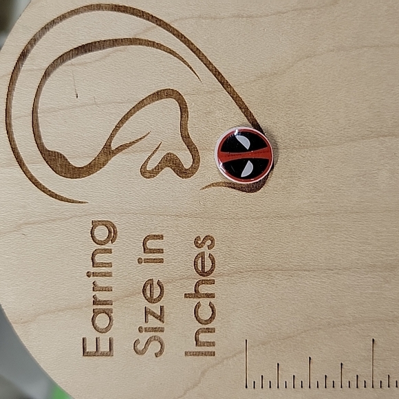 🔥LAST PAIR🔥 Deadpool Stud Earrings, unisex - Picture 3 of 5